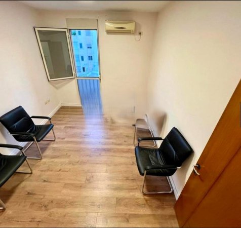 Tirane, jepet me qera zyre Kati 5, 82 m² 800 € (Rruga e Kavajes)