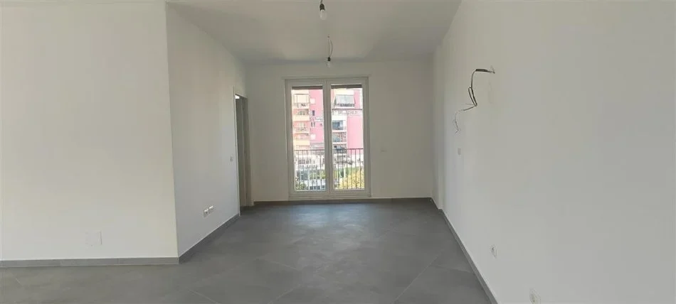 Tirane, jepet me qera zyre Kati 5, 220 m² 2.500 € (Rruga e Dibres)