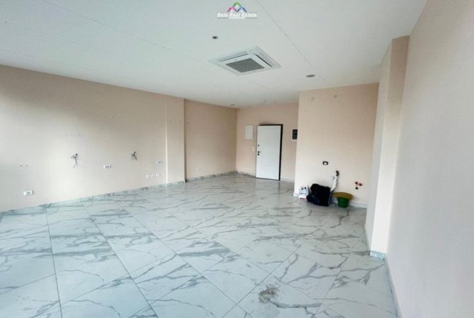 Tirane, jepet me qera zyre Kati 1, 63 m² 1.000 € (Lake view residence)