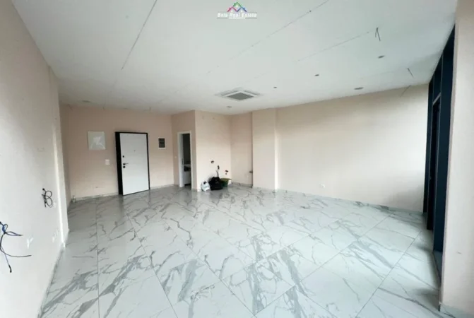 Tirane, jepet me qera zyre Kati 1, 63 m² 1.000 € (Lake view residence)