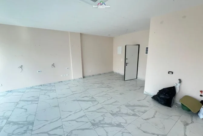 Tirane, jepet me qera zyre Kati 1, 63 m² 1.000 € (Lake view residence)