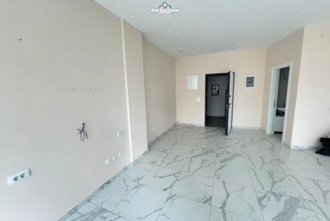 Tirane, jepet me qera zyre Kati 1, 63 m² 1.000 € (Lake view residence)