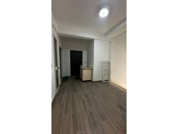 Tirane, jap me qera zyre Kati 4, 102 m² 900 € (Liqeni Thate)