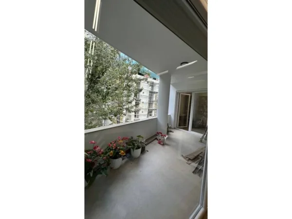 Tirane, jap me qera zyre Kati 4, 102 m² 900 € (Liqeni Thate)