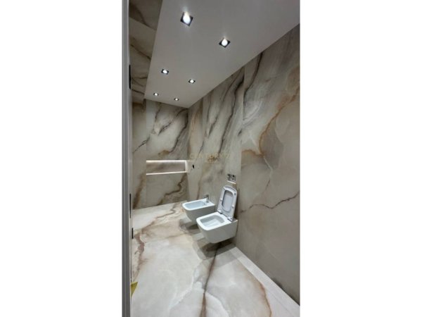 Tirane, jap me qera zyre Kati 4, 102 m² 900 € (Liqeni Thate)