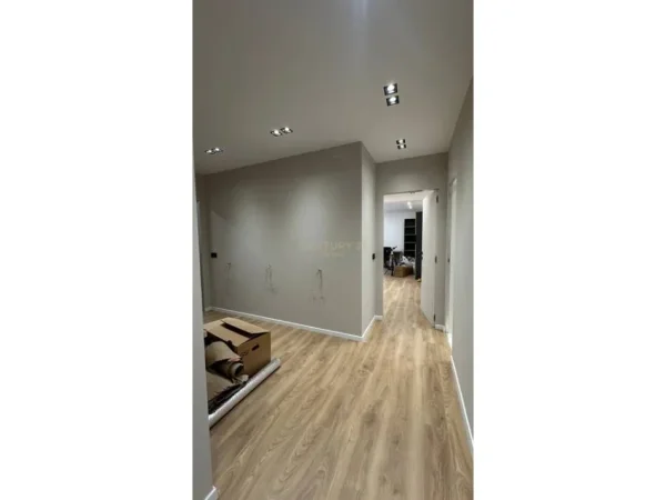 Tirane, jap me qera zyre Kati 4, 102 m² 900 € (Liqeni Thate)