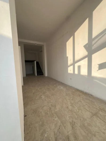 Tirane, shitet ambjent biznesi Kati 0, 106 m² 220.000 € (Ish-Fusha e Aviacionit)
