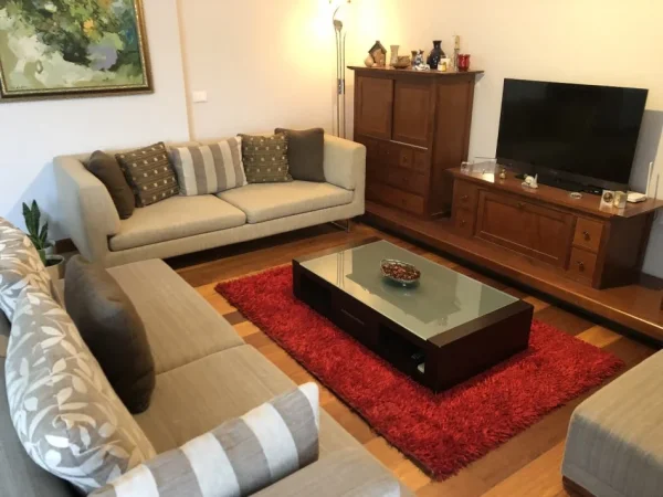 Tirane, jepet me qera apartament 3+1 Kati 6, 1.100 € 