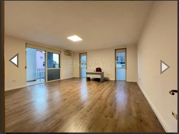 Tirane, jepet me qera ambjent biznesi Kati 5, 85 m² 800 € (Rruga e Kavajes)
