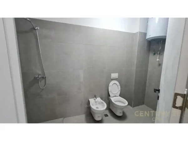 Tirane, jepet me qera apartament 2+1 Kati 4, 109 m² 700 € (Kodra e Diellit 2)