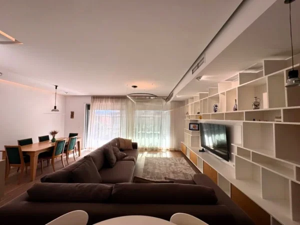 Tirane, jepet me qera Vile 3 Katshe Kati 0, 352 m² 2.500 € (Mullet)