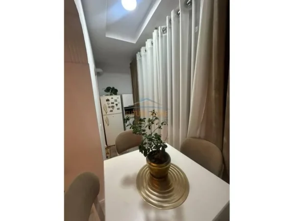 Qera, Apartament 2+1, Porcelan, Tirane. 500 €