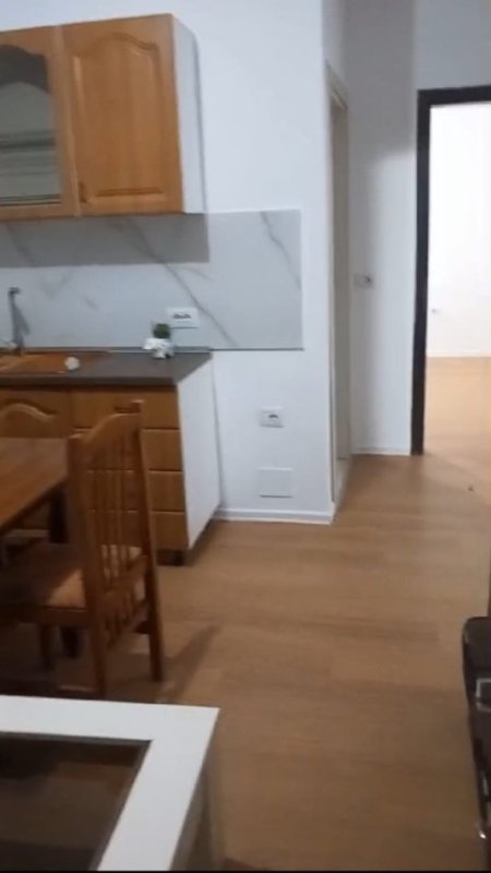 Tirane, jap me qera apartament 1+1 Kati 1, 50 m² 410 € (jusuf vrioni)