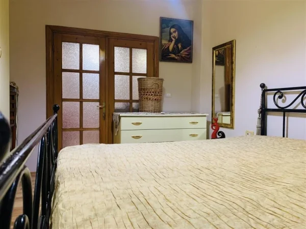 Tirane, jepet me qera apartament 2+1+Ballkon Kati 3, 60 m² 650 € (Rruges Fortuzi)