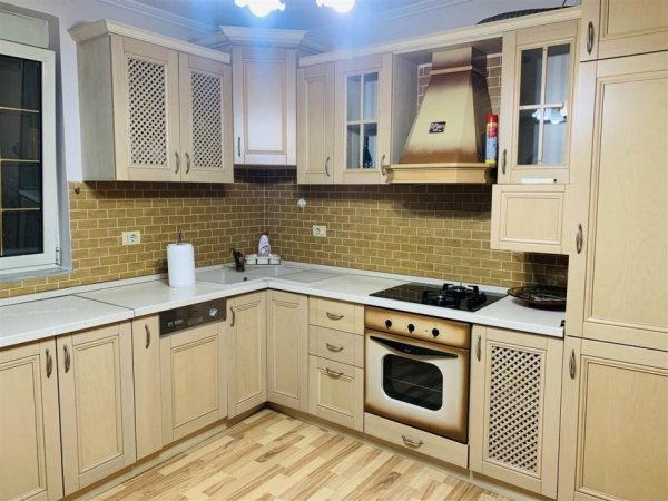 Tirane, jepet me qera apartament 2+1+Ballkon Kati 3, 60 m² 650 € (Rruges Fortuzi)