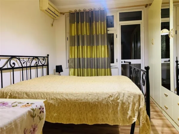 Tirane, jepet me qera apartament 2+1+Ballkon Kati 3, 60 m² 650 € (Rruges Fortuzi)