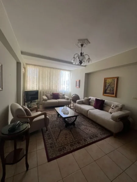 Qira, Apartament 2+1, Sheshi Wilson, Tiranë