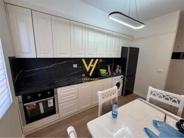 Tirane, jepet me qera apartament 1+1 Kati 4, 65 m² 650 € (HARRY FULTZ)