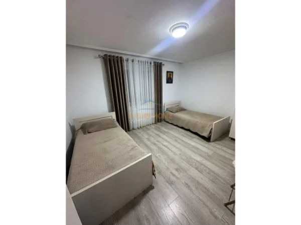 Tirane, jap me qera apartament 1+1 Kati 2, 72 m² 500 € 