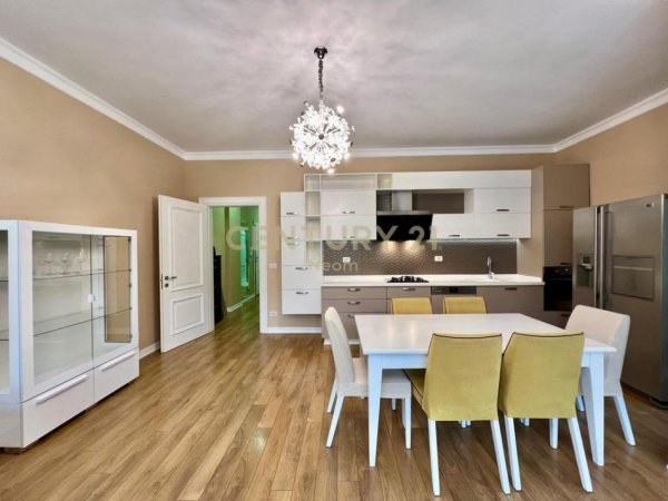 Shqiperi, jepet me qera apartament 2+1+Ballkon Kati 3, 105 m² 850 € (Hotel radissoni)