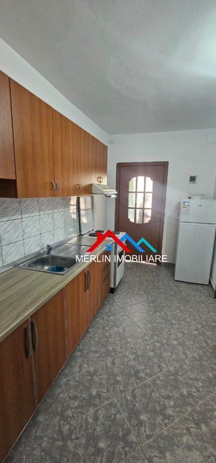 Tirane, jepet me qera apartament 1+1+Ballkon Kati 1, 60 m² 515 € (RRUGA BABE REXHA,ISH-PARKU AUTOBUZAVE)