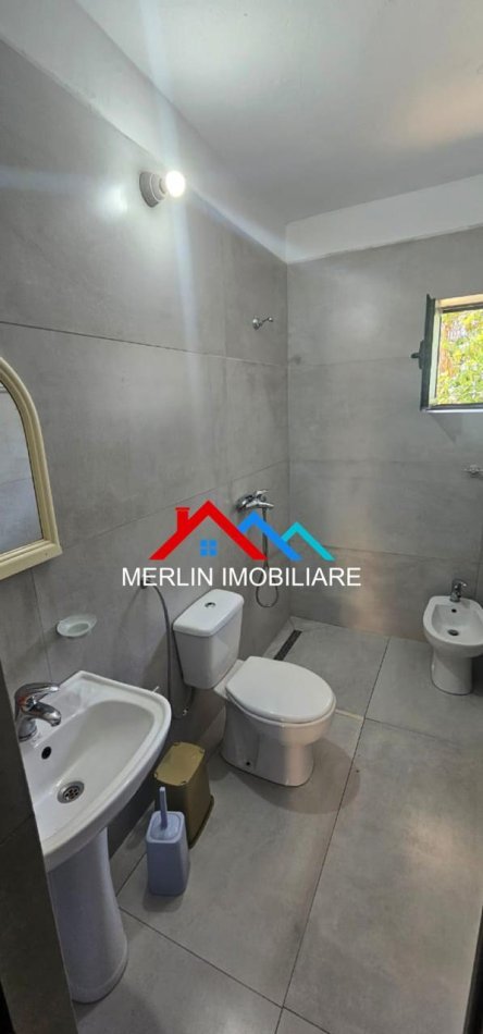 Tirane, jepet me qera apartament 1+1+Ballkon Kati 1, 60 m² 515 € (RRUGA BABE REXHA,ISH-PARKU AUTOBUZAVE)