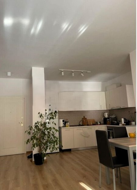 Tirane, jepet me qera zyre Kati 1, 70 m² 750 € (DELIJORGJI)