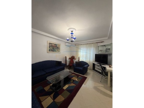 Tirane, jepet me qera apartament 1+1+Ballkon Kati 1, 98 m² 550 € (Ish Parku)