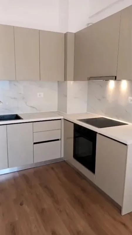 Tirane, jepet me qera apartament 1+1+Ballkon Kati 1, 62 m² 300 € (Oxa Residence Fresk)