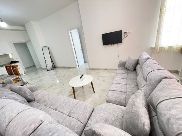 Tirane, jepet me qera apartament 2+1 Kati 1, 90 m² 600 € (astir)