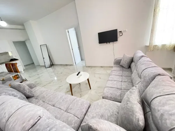 Tirane, jepet me qera apartament 2+1 Kati 1, 90 m² 600 € (astir)