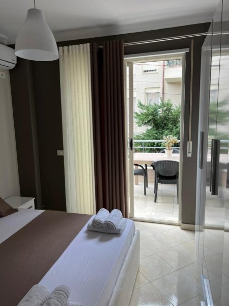 Tirane, jepet me qera apartament 1+1+Ballkon Kati 2, 70 m² 600 € (Liqeni i thate)