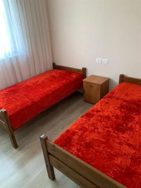 Tirane, jepet me qera apartament 2+1+Aneks+Ballkon Kati 3, 100 m² 700 € (Rezidenca Alba)
