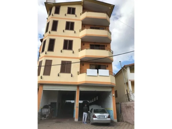Tirane, jepet me qera , 362 m² 12.000 € 