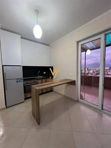 Tirane, jepet me qera apartament 1+1 Kati 8, 70 m² 500 € (ASTIR)