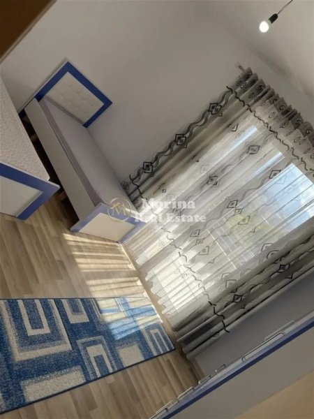 Tirane, jepet me qera apartament 3+1 Kati 2, 140 m² 850 € (Kinostudio)