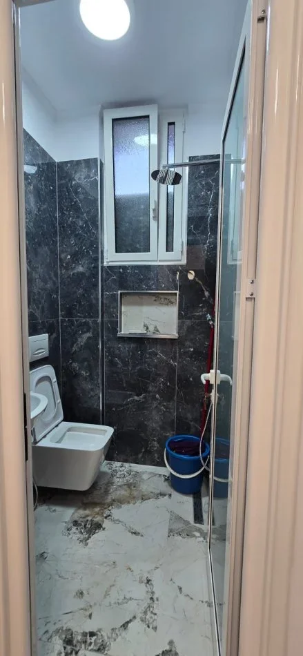 Tirane, shes apartament 2+1+Ballkon Kati 7, 93 m² 218.000 € (Rruga Haxhi Hysen Dalliu)