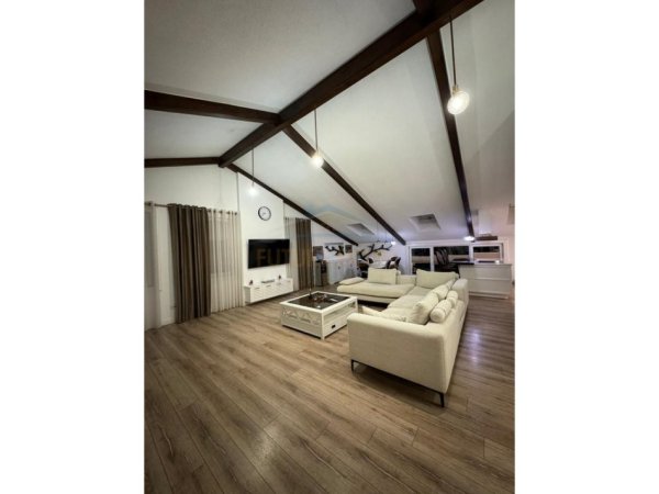 Tirane, jepet me qera apartament 3+1 Kati 3, 113 m² 2.200 € (Secret Garden)