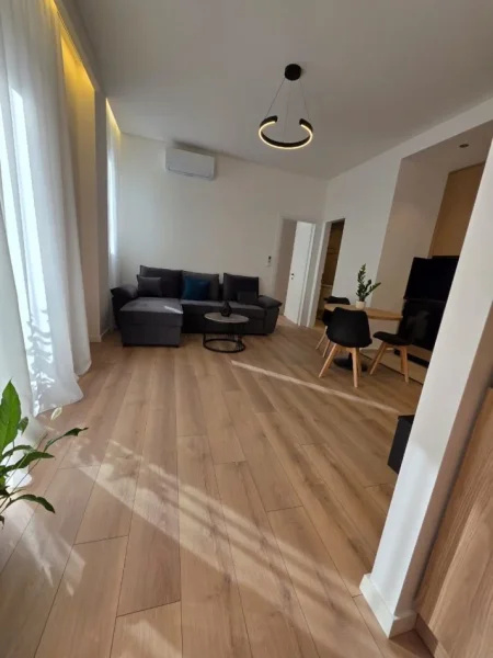 Tirane, shitet apartament 1+1 Kati 1, 57 m² 122.000 € (Liqeni i Thatë)