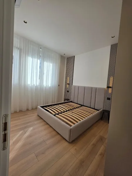 Tirane, shitet apartament 1+1 Kati 1, 57 m² 122.000 € (Liqeni i Thatë)