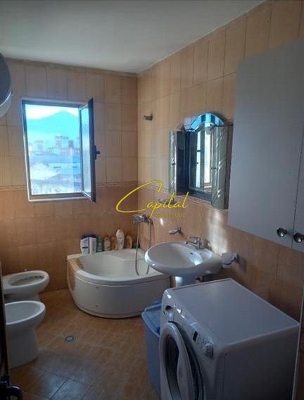 Tirane, jepet me qera apartament 1+1 Kati 2, 75 m² 420 € (SELITE)