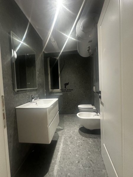 Tirane, jepet me qera apartament 1+1 Kati 4, 55 m² 520 € (SHKOLLA E BALETIT)