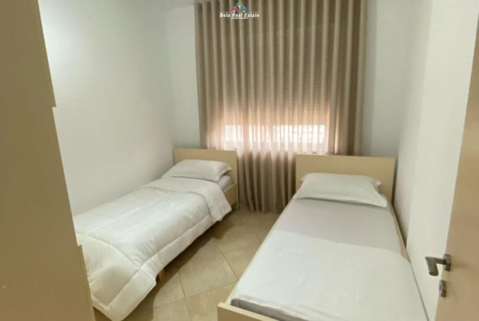 Tirane, shes apartament 2+1+Ballkon Kati 8, 90 m² (Rruga Teodor Keko)