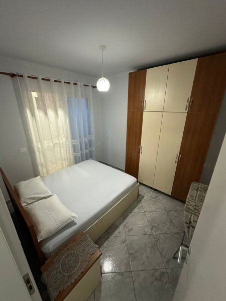 Tirane, jepet me qera apartament 2+1 Kati 3, 90 m² 450 € (astir)