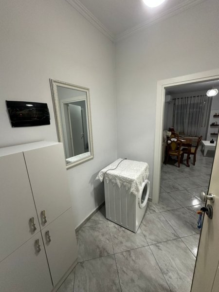 Tirane, jepet me qera apartament 2+1 Kati 3, 90 m² 450 € (astir)