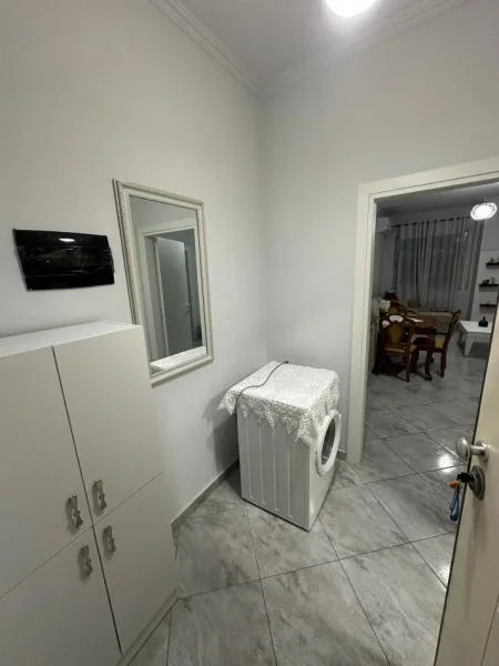 Tirane, jepet me qera apartament 2+1 Kati 3, 90 m² 450 € (astir)