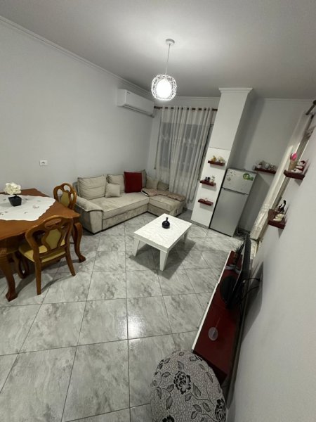 Tirane, jepet me qera apartament 2+1 Kati 3, 90 m² 450 € (astir)
