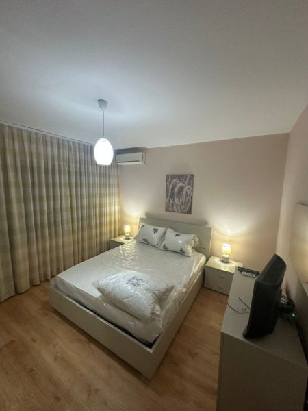 Shqiperi, jepet me qera apartament 2+1+Ballkon Kati 2, 81 m² 650 € (Ish Fusha e Aviacionit)