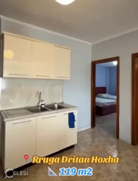 JEPET APARTAMENT 2+1 ME QERA AFER UNIVERSITETIT ZOJA KESHILLIT MIRE,  600 €uro