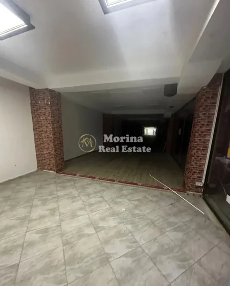 Tirane, jepet me qera ambjent biznesi Kati 0, 150 m² 700 € (Rruga Muhamet Gjollesha)